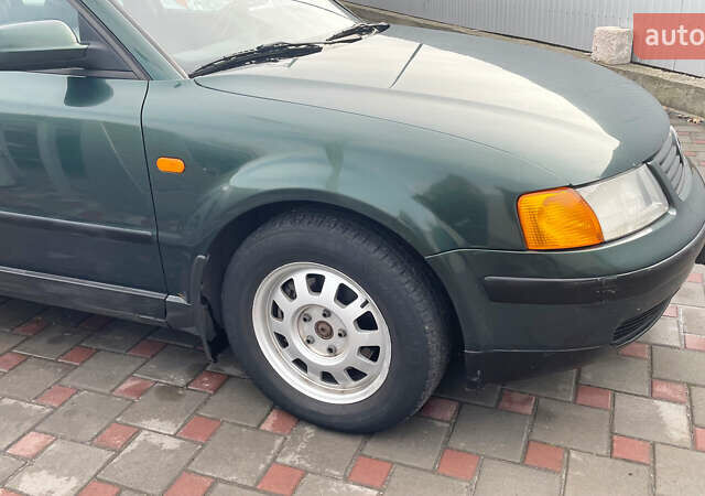 Зеленый Фольксваген Пассат, объемом двигателя 1.78 л и пробегом 296 тыс. км за 4100 $, фото 5 на Automoto.ua