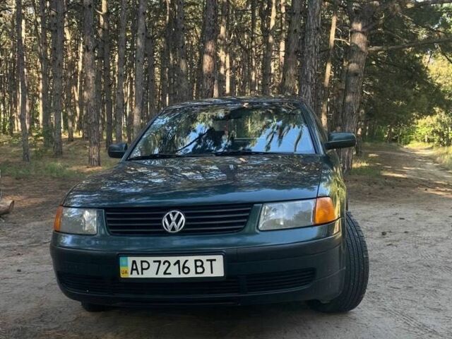 Зеленый Фольксваген Пассат, объемом двигателя 1.8 л и пробегом 296 тыс. км за 4200 $, фото 2 на Automoto.ua