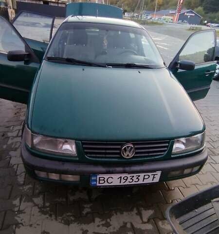 Фольксваген Пассат 1996 у Сколе на Automoto.ua Зелений Фольксваген Пассат, об'ємом двигуна 2 л та пробігом 181 тис. км за 2800 $, фото 3 на Automoto.ua