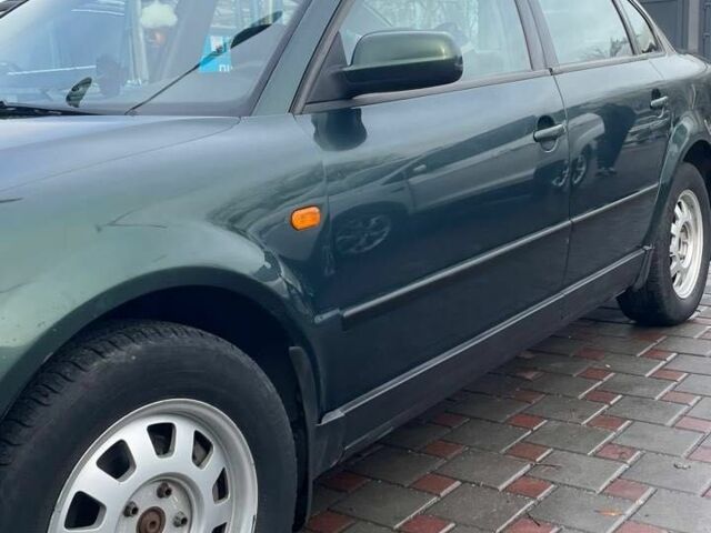 Зеленый Фольксваген Пассат, объемом двигателя 1.8 л и пробегом 296 тыс. км за 4200 $, фото 5 на Automoto.ua