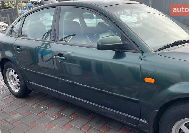 Зеленый Фольксваген Пассат, объемом двигателя 1.78 л и пробегом 296 тыс. км за 4100 $, фото 7 на Automoto.ua