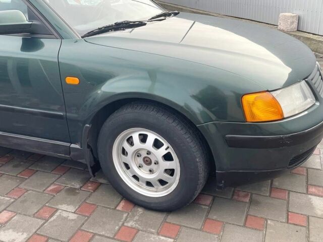 Зеленый Фольксваген Пассат, объемом двигателя 1.8 л и пробегом 296 тыс. км за 4200 $, фото 8 на Automoto.ua