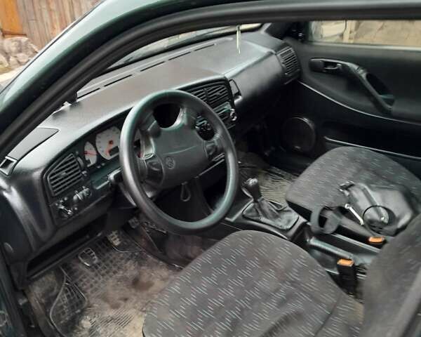 Зеленый Фольксваген Пассат, объемом двигателя 1.6 л и пробегом 330 тыс. км за 1950 $, фото 6 на Automoto.ua