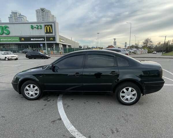 Зеленый Фольксваген Пассат, объемом двигателя 1.78 л и пробегом 328 тыс. км за 3250 $, фото 22 на Automoto.ua