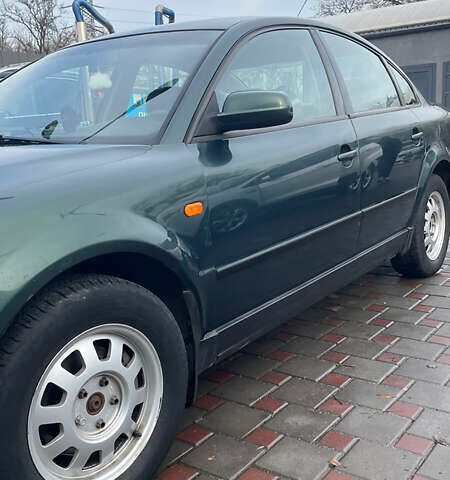 Зеленый Фольксваген Пассат, объемом двигателя 1.78 л и пробегом 296 тыс. км за 4100 $, фото 3 на Automoto.ua