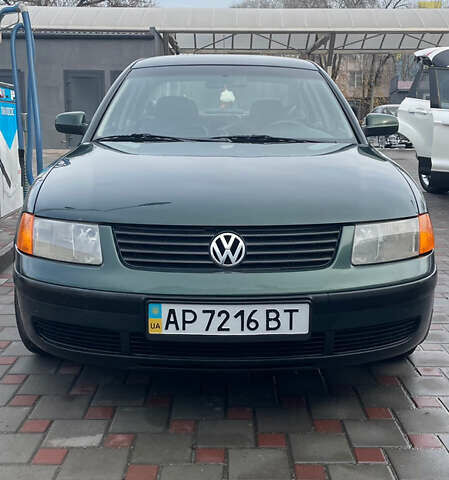 Зеленый Фольксваген Пассат, объемом двигателя 1.78 л и пробегом 296 тыс. км за 4100 $, фото 1 на Automoto.ua