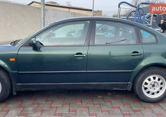 Зеленый Фольксваген Пассат, объемом двигателя 1.78 л и пробегом 296 тыс. км за 4100 $, фото 4 на Automoto.ua