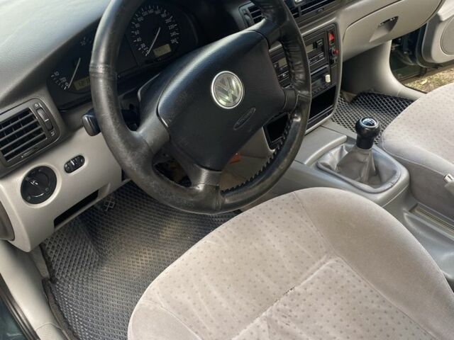 Зеленый Фольксваген Пассат, объемом двигателя 1.8 л и пробегом 430 тыс. км за 3800 $, фото 7 на Automoto.ua