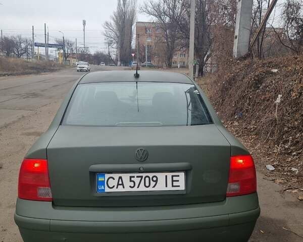 Зелений Фольксваген Пассат, об'ємом двигуна 1.8 л та пробігом 368 тис. км за 3200 $, фото 3 на Automoto.ua