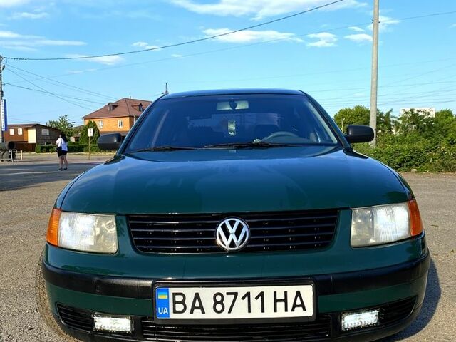 Зелений Фольксваген Пассат, об'ємом двигуна 1.6 л та пробігом 0 тис. км за 3499 $, фото 2 на Automoto.ua