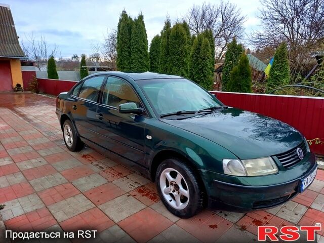 Зеленый Фольксваген Пассат, объемом двигателя 1.6 л и пробегом 270 тыс. км за 2200 $, фото 2 на Automoto.ua