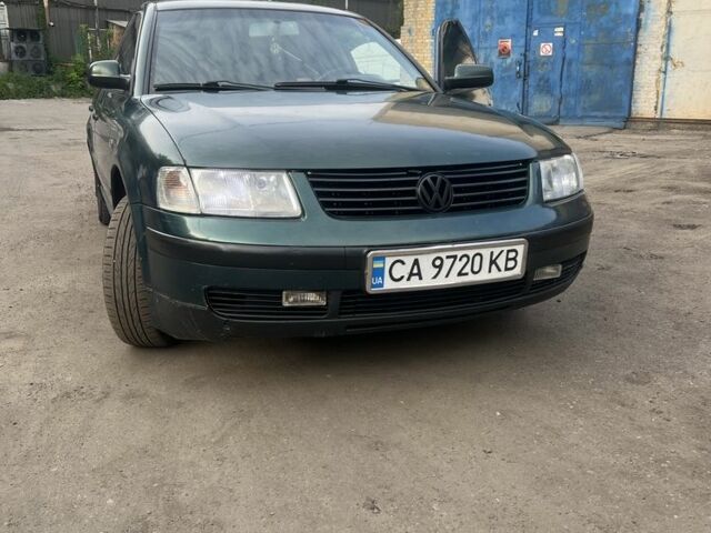 Зеленый Фольксваген Пассат, объемом двигателя 1.9 л и пробегом 488 тыс. км за 4200 $, фото 1 на Automoto.ua