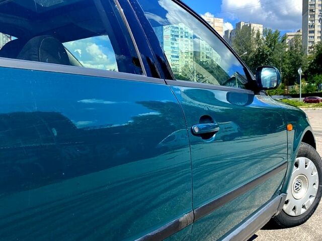 Зеленый Фольксваген Пассат, объемом двигателя 1.6 л и пробегом 273 тыс. км за 3500 $, фото 9 на Automoto.ua