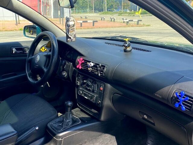 Зеленый Фольксваген Пассат, объемом двигателя 1.6 л и пробегом 273 тыс. км за 3500 $, фото 10 на Automoto.ua