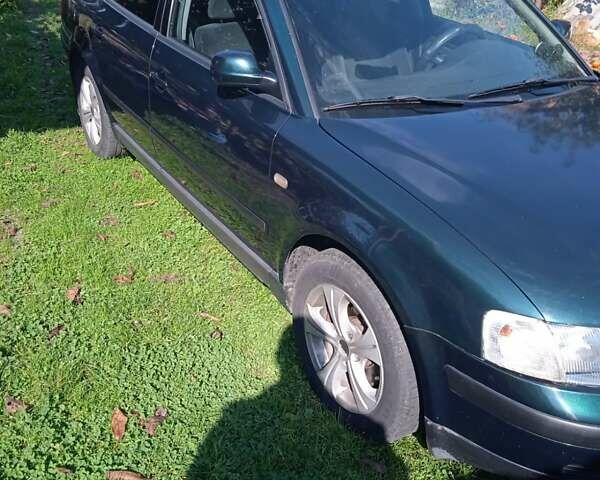 Зеленый Фольксваген Пассат, объемом двигателя 1.8 л и пробегом 260 тыс. км за 4500 $, фото 1 на Automoto.ua