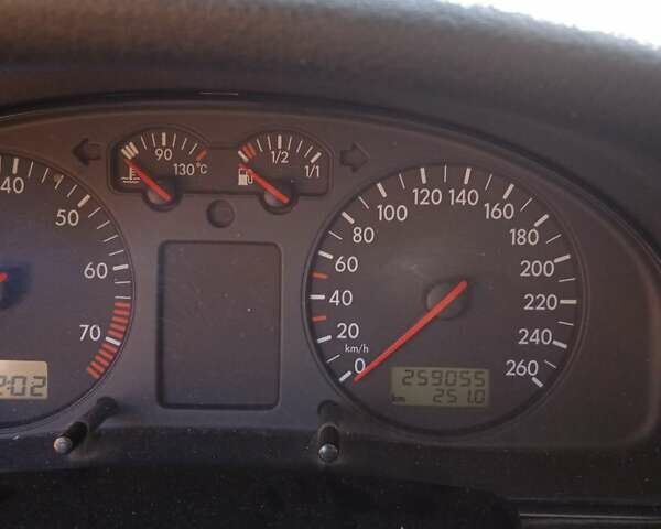 Зеленый Фольксваген Пассат, объемом двигателя 1.8 л и пробегом 260 тыс. км за 4500 $, фото 7 на Automoto.ua