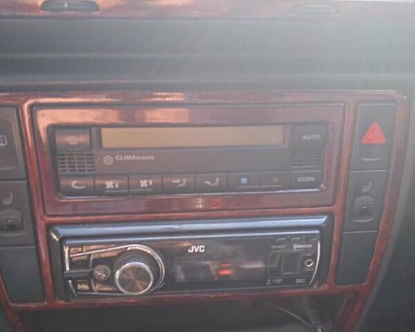 Зеленый Фольксваген Пассат, объемом двигателя 1.8 л и пробегом 260 тыс. км за 4500 $, фото 11 на Automoto.ua