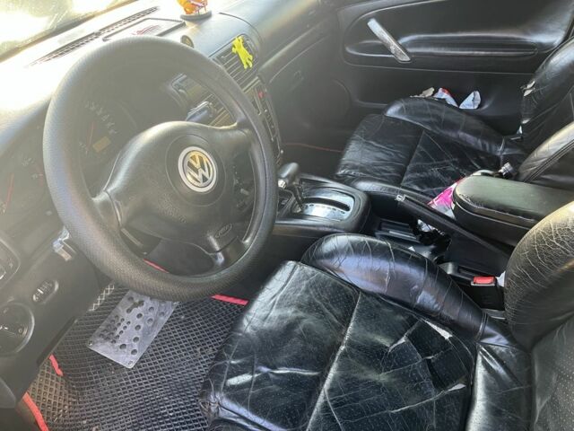 Зеленый Фольксваген Пассат, объемом двигателя 1.8 л и пробегом 250 тыс. км за 2500 $, фото 11 на Automoto.ua