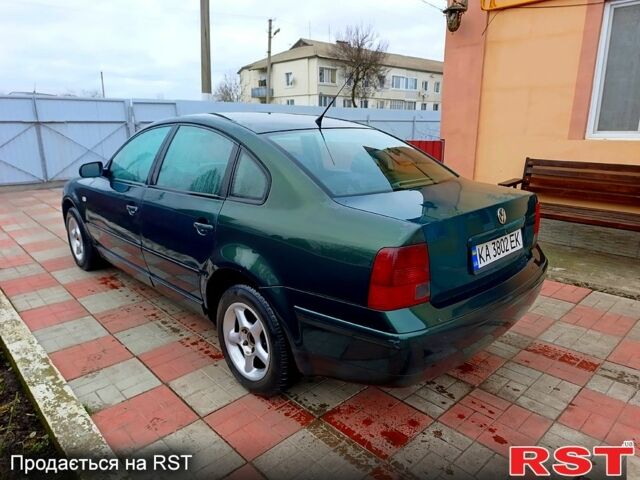 Зеленый Фольксваген Пассат, объемом двигателя 1.6 л и пробегом 270 тыс. км за 2200 $, фото 5 на Automoto.ua