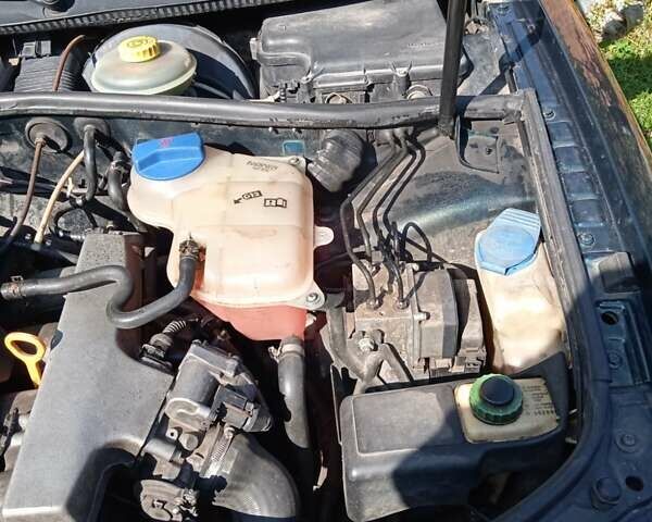 Зеленый Фольксваген Пассат, объемом двигателя 1.8 л и пробегом 260 тыс. км за 4500 $, фото 33 на Automoto.ua