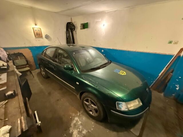 Зеленый Фольксваген Пассат, объемом двигателя 1.9 л и пробегом 30 тыс. км за 2150 $, фото 1 на Automoto.ua