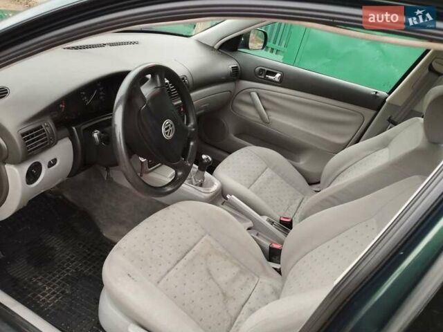 Зеленый Фольксваген Пассат, объемом двигателя 1.6 л и пробегом 244 тыс. км за 5000 $, фото 5 на Automoto.ua