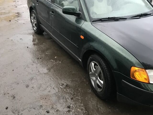 Зеленый Фольксваген Пассат, объемом двигателя 1.6 л и пробегом 220 тыс. км за 2500 $, фото 1 на Automoto.ua