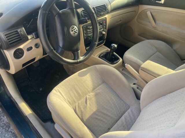 Зеленый Фольксваген Пассат, объемом двигателя 1.6 л и пробегом 12 тыс. км за 2000 $, фото 2 на Automoto.ua