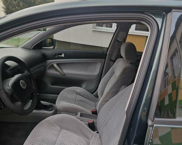 Зеленый Фольксваген Пассат, объемом двигателя 1.78 л и пробегом 196 тыс. км за 3999 $, фото 21 на Automoto.ua