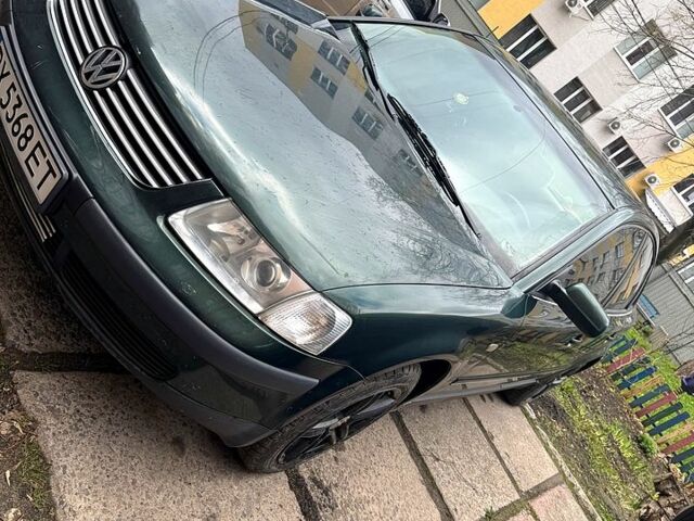 Зеленый Фольксваген Пассат, объемом двигателя 1.8 л и пробегом 377 тыс. км за 3550 $, фото 3 на Automoto.ua