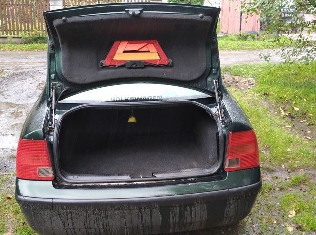 Зеленый Фольксваген Пассат, объемом двигателя 1.8 л и пробегом 432 тыс. км за 3400 $, фото 7 на Automoto.ua