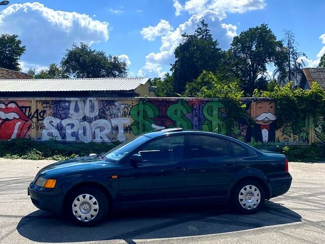 Зеленый Фольксваген Пассат, объемом двигателя 1.6 л и пробегом 273 тыс. км за 3500 $, фото 6 на Automoto.ua