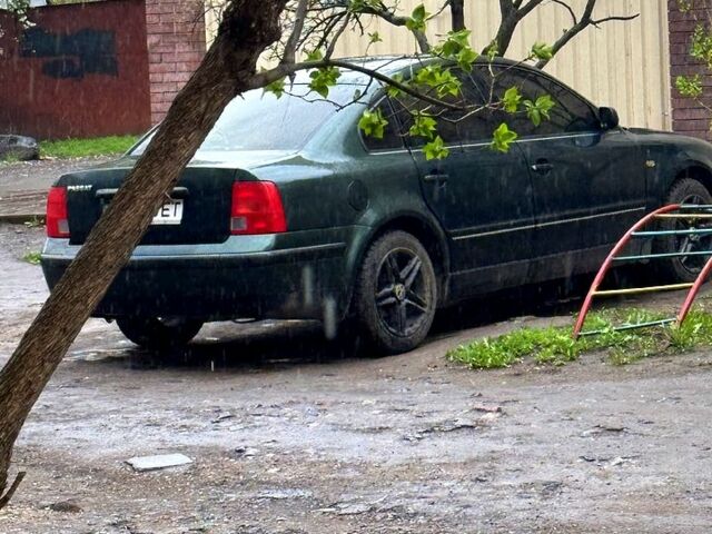 Зеленый Фольксваген Пассат, объемом двигателя 1.8 л и пробегом 377 тыс. км за 3550 $, фото 4 на Automoto.ua
