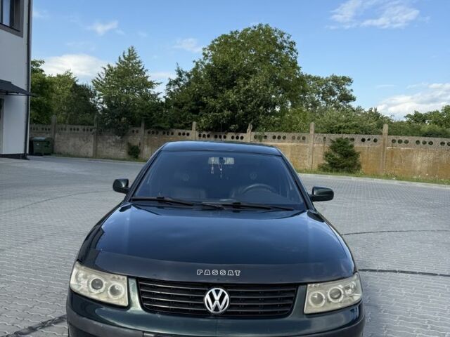 Зеленый Фольксваген Пассат, объемом двигателя 1.8 л и пробегом 330 тыс. км за 2999 $, фото 1 на Automoto.ua