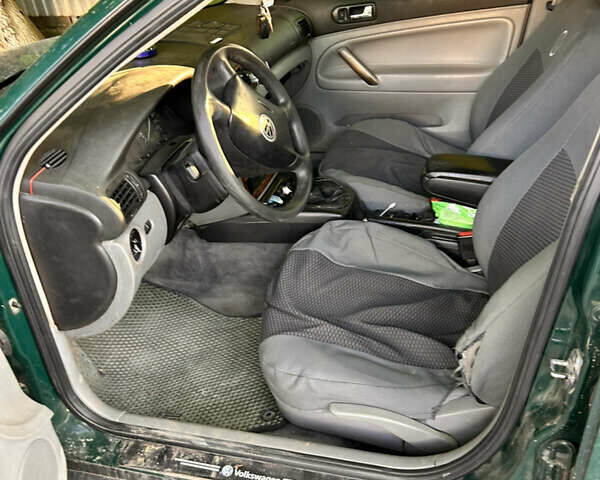 Зеленый Фольксваген Пассат, объемом двигателя 1.6 л и пробегом 386 тыс. км за 3000 $, фото 8 на Automoto.ua