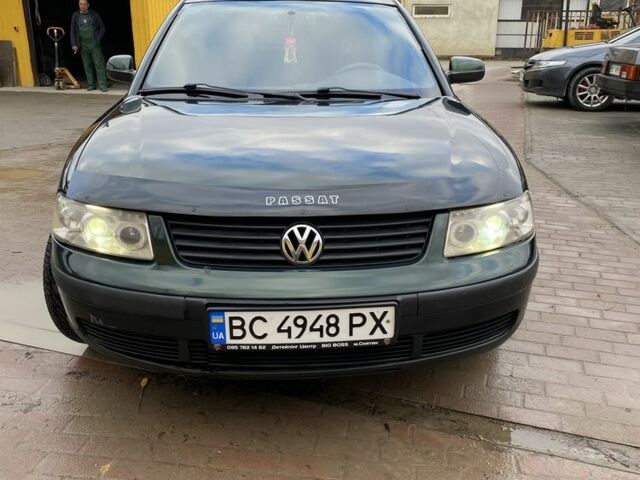 Зеленый Фольксваген Пассат, объемом двигателя 1.8 л и пробегом 320 тыс. км за 2800 $, фото 1 на Automoto.ua