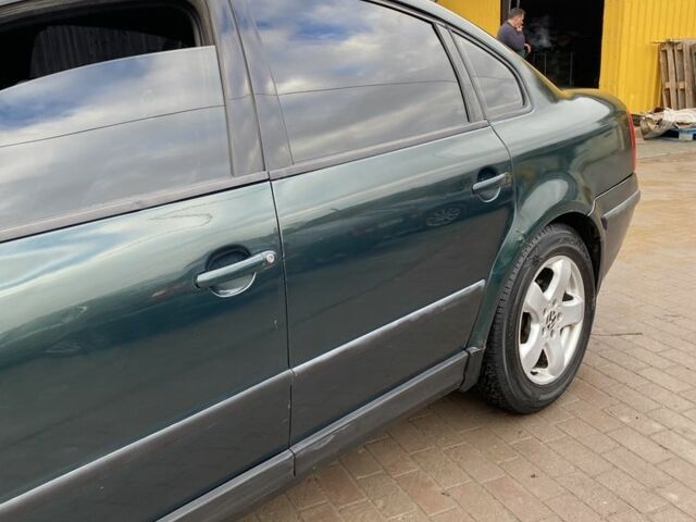 Зеленый Фольксваген Пассат, объемом двигателя 1.8 л и пробегом 320 тыс. км за 2800 $, фото 6 на Automoto.ua