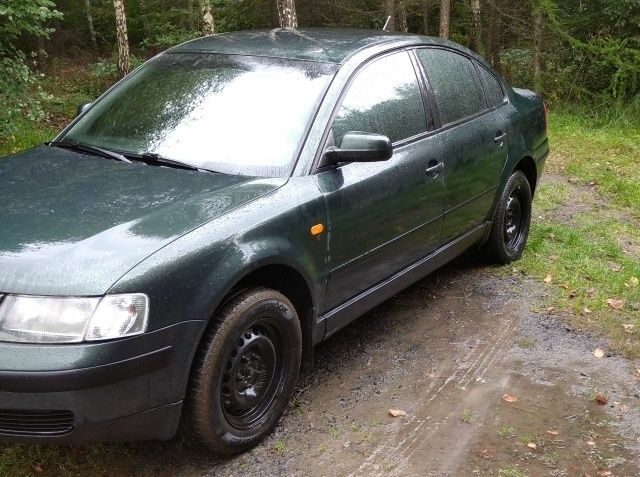 Зеленый Фольксваген Пассат, объемом двигателя 1.8 л и пробегом 432 тыс. км за 3400 $, фото 3 на Automoto.ua