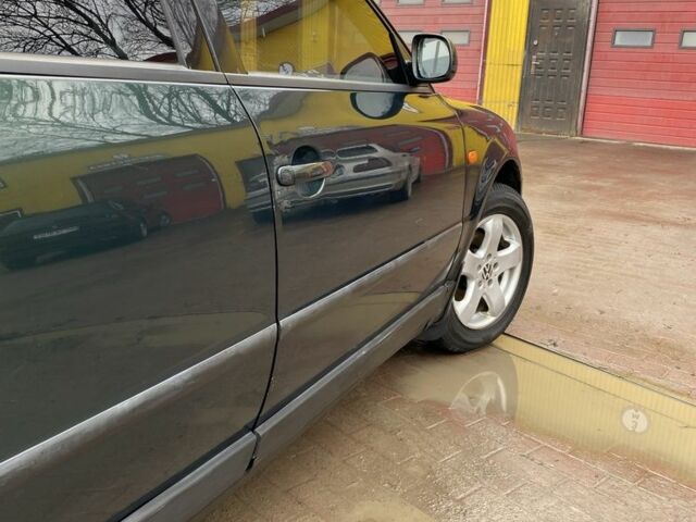 Зеленый Фольксваген Пассат, объемом двигателя 1.8 л и пробегом 320 тыс. км за 2800 $, фото 12 на Automoto.ua