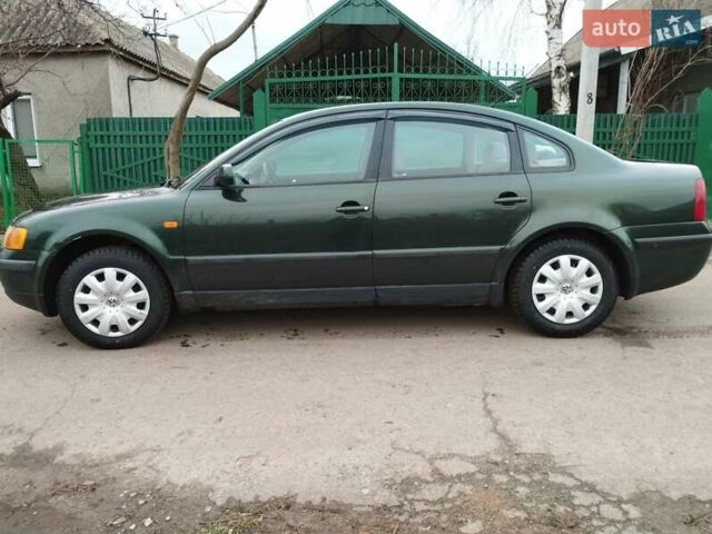 Зеленый Фольксваген Пассат, объемом двигателя 1.6 л и пробегом 244 тыс. км за 5000 $, фото 1 на Automoto.ua