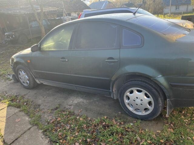 Зеленый Фольксваген Пассат, объемом двигателя 1.8 л и пробегом 250 тыс. км за 2500 $, фото 2 на Automoto.ua