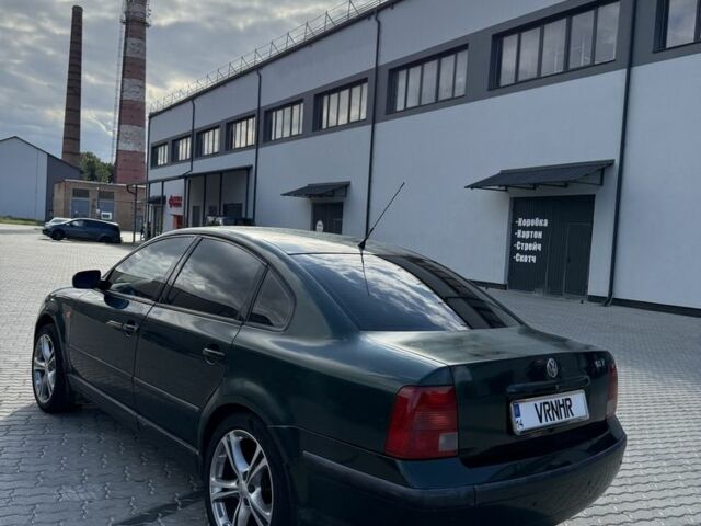 Зеленый Фольксваген Пассат, объемом двигателя 1.8 л и пробегом 330 тыс. км за 2999 $, фото 4 на Automoto.ua