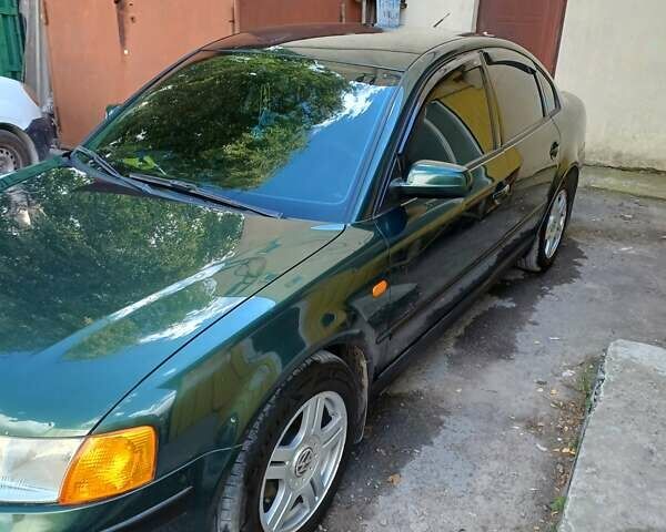 Зеленый Фольксваген Пассат, объемом двигателя 1.6 л и пробегом 322 тыс. км за 4000 $, фото 1 на Automoto.ua