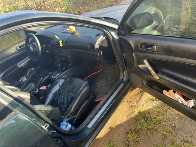 Зеленый Фольксваген Пассат, объемом двигателя 1.8 л и пробегом 250 тыс. км за 2500 $, фото 10 на Automoto.ua