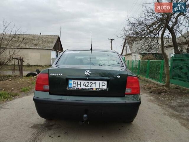 Зеленый Фольксваген Пассат, объемом двигателя 1.6 л и пробегом 244 тыс. км за 5000 $, фото 2 на Automoto.ua