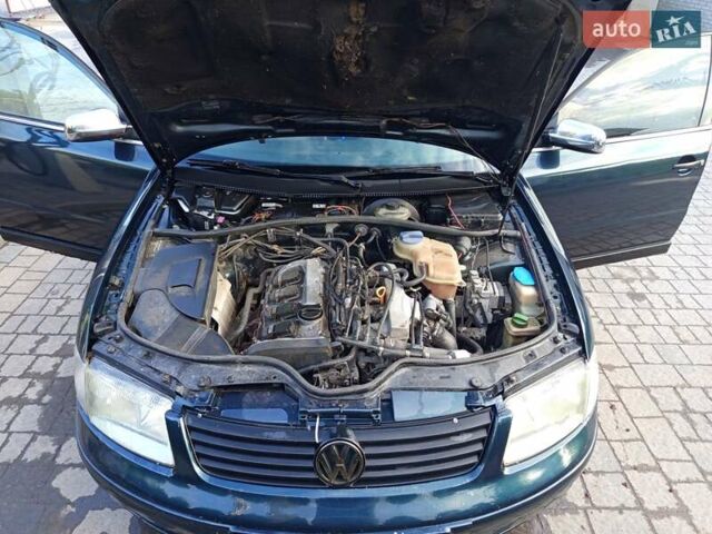 Зеленый Фольксваген Пассат, объемом двигателя 1.78 л и пробегом 510 тыс. км за 2700 $, фото 1 на Automoto.ua
