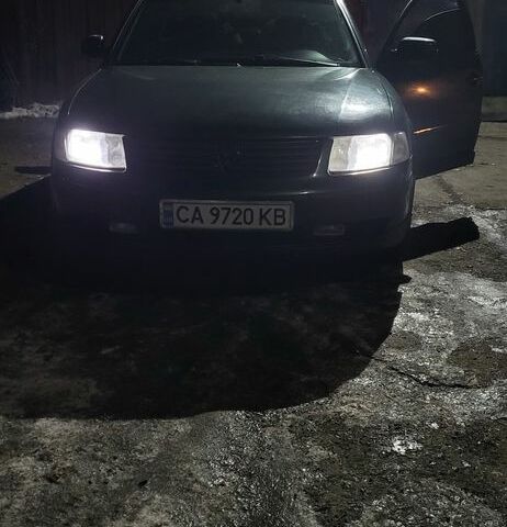 Зеленый Фольксваген Пассат, объемом двигателя 1.9 л и пробегом 488 тыс. км за 4200 $, фото 4 на Automoto.ua