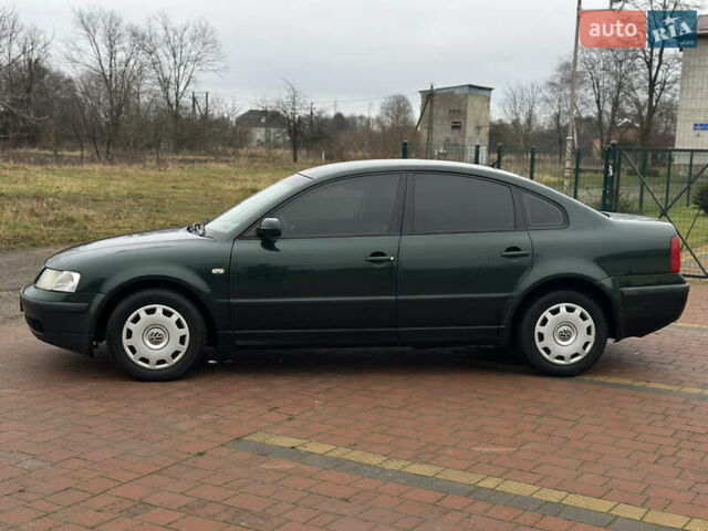 Зеленый Фольксваген Пассат, объемом двигателя 1.78 л и пробегом 334 тыс. км за 3150 $, фото 2 на Automoto.ua