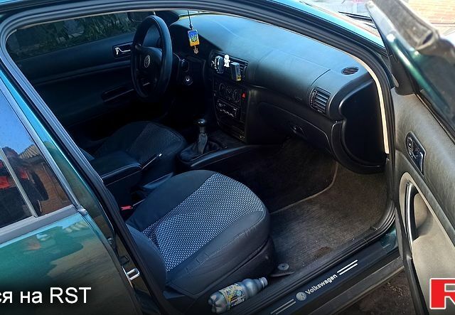 Зеленый Фольксваген Пассат, объемом двигателя 1.8 л и пробегом 221 тыс. км за 4250 $, фото 6 на Automoto.ua