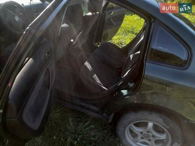 Зелений Фольксваген Пассат, об'ємом двигуна 1.6 л та пробігом 347 тис. км за 3100 $, фото 2 на Automoto.ua